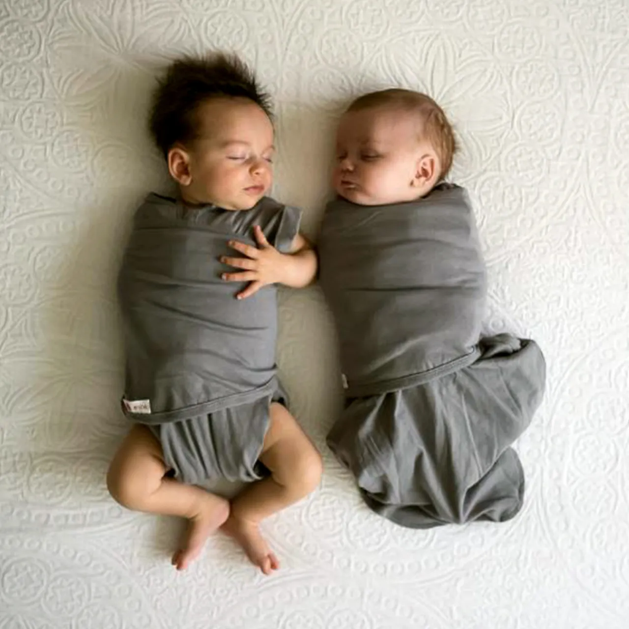 Embe Transitional SwaddleOut Hot