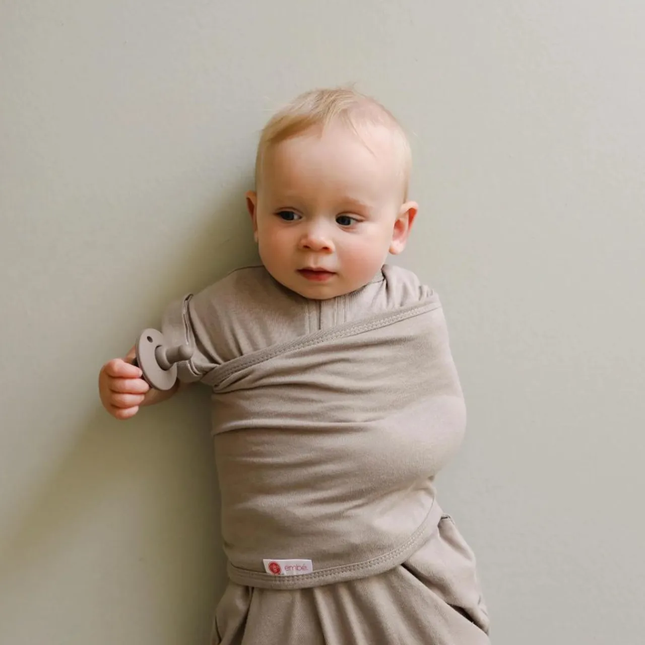 Embe Transitional SwaddleOut Hot