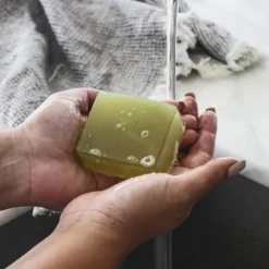 Frankie Apothecary Frankie Kawakawa Cleansing Bar Hot