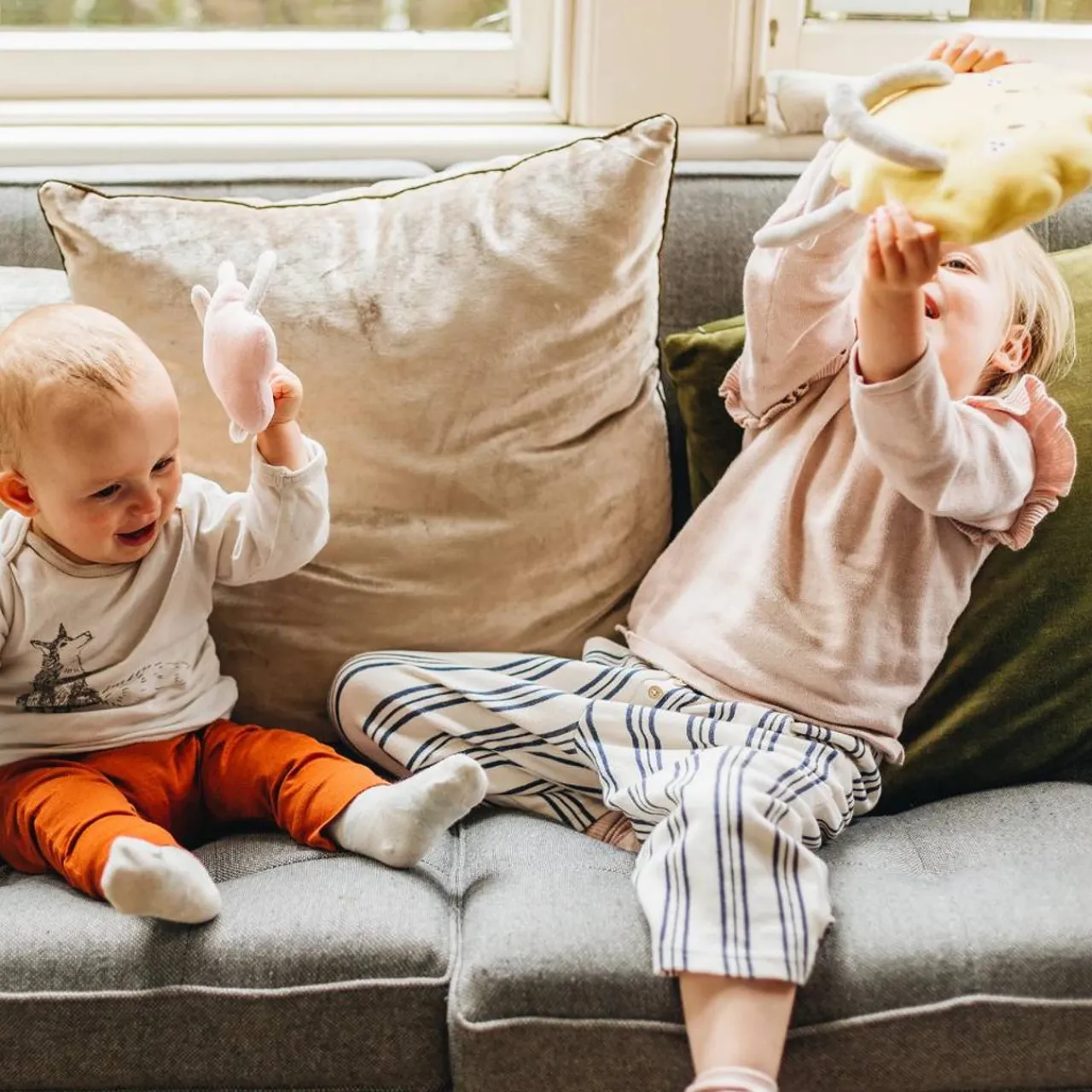 The Kiss Co - The Sibling Set Online